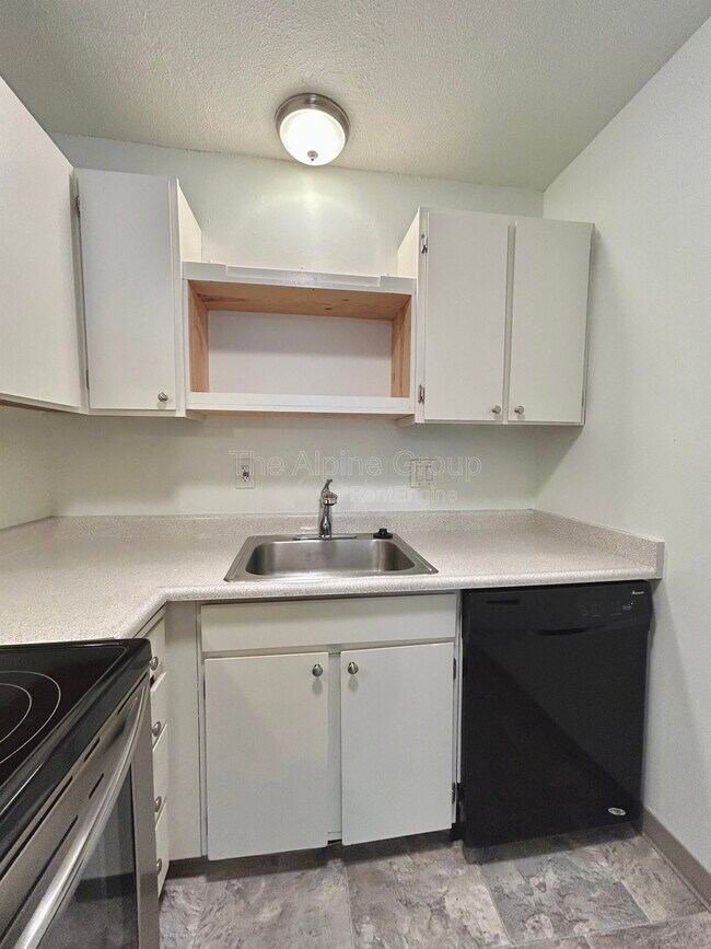 Building Photo - 6080 SW Valley Ave