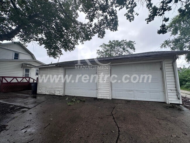 Building Photo - 1101 Chandler-
