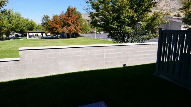 Building Photo - 323 E Pages Ln