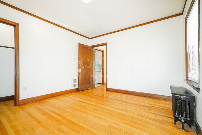 Building Photo - 1315-1325 6th Ave