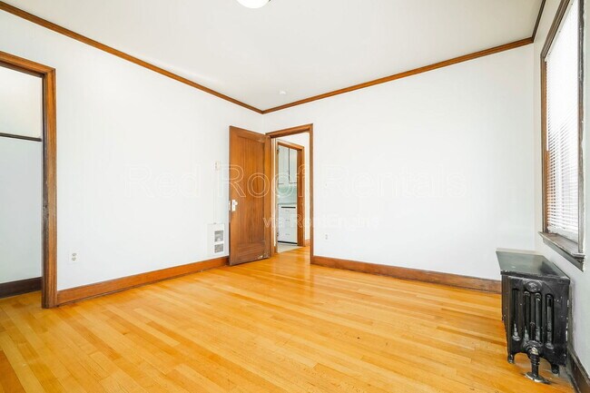 Building Photo - 1325 6th Ave