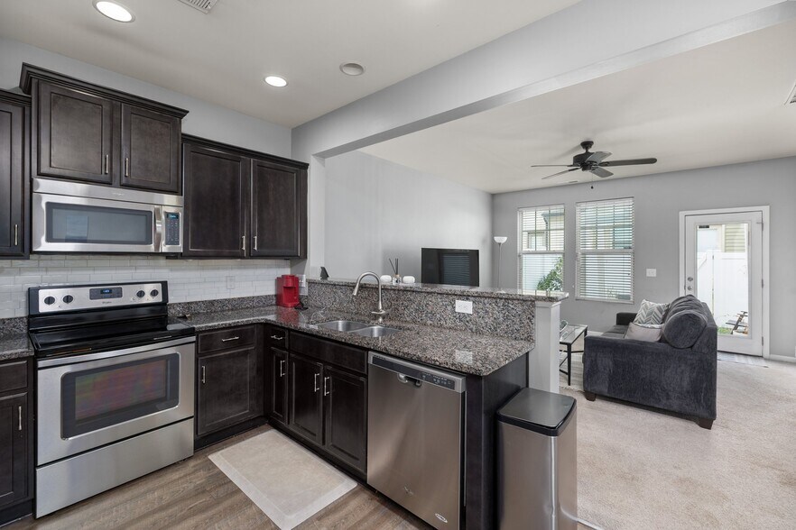 Building Photo - 4203 Virginia Colony Dr