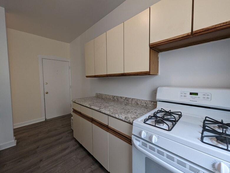Building Photo - 1530 N Kedzie Ave