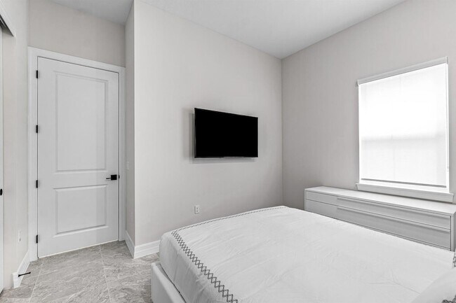 Building Photo - 12325 Frontline Ln