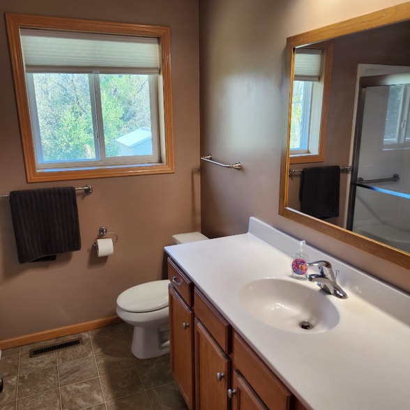 Building Photo - 524 Emerson Ave N