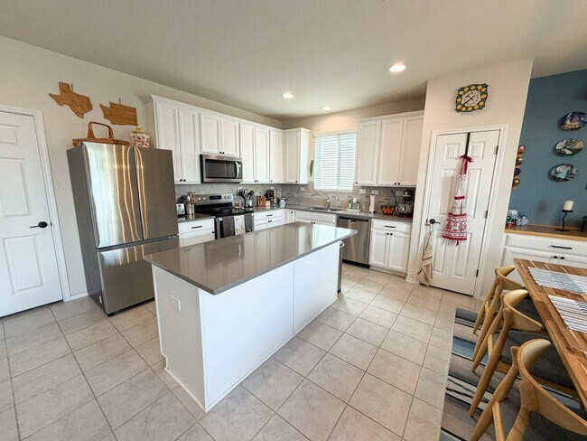 Building Photo - Well Maintained 3 bedroom 2.5 bath in COMAL ISD!