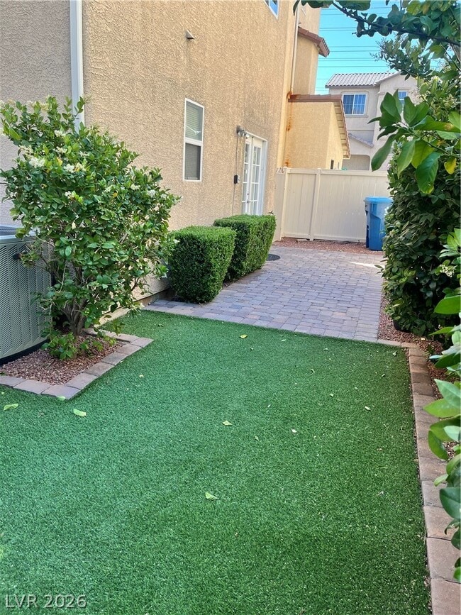 Building Photo - 10261 Ladybug Bend St