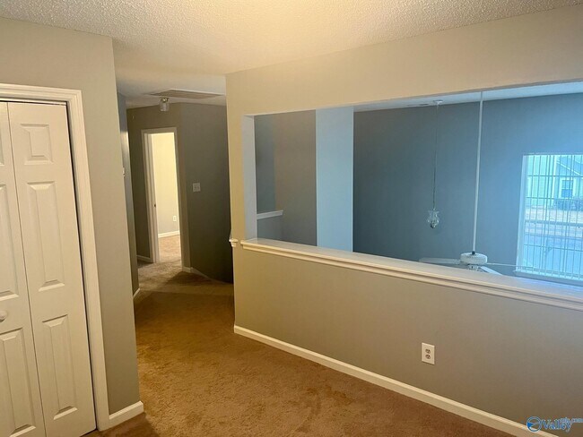 Building Photo - 2524 Autumn Ridge Dr SW