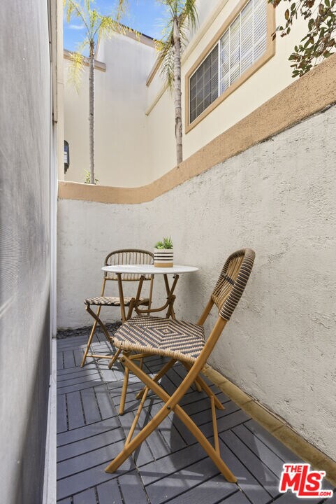 Building Photo - 11110 Camarillo St