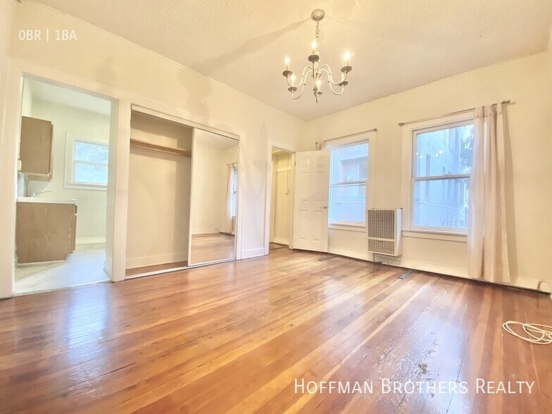 Building Photo - 532 S Coronado St