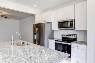 Building Photo - Highland Townhomes