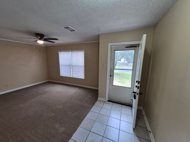 Building Photo - 8007 Chestnut Bluff Dr