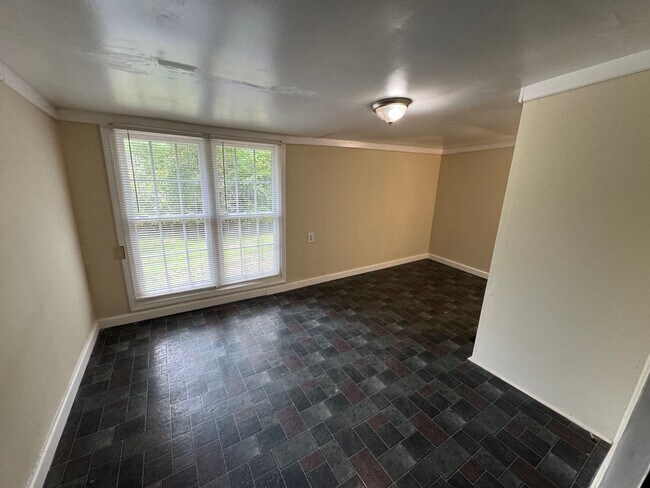 Building Photo - Private 3/2.5 Home with bonus room- $1,595