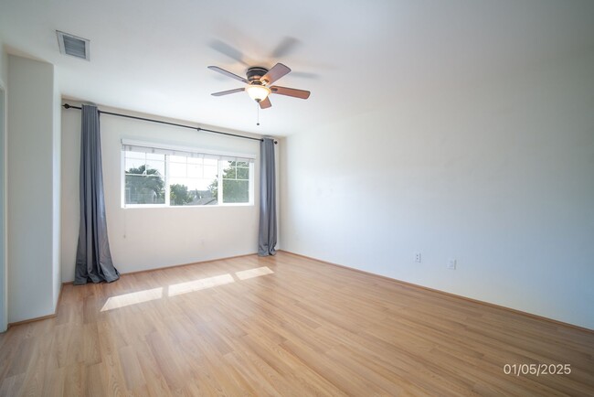 Building Photo - $3450 /3 Bed /2.5 Bath in Spinnaker Place ...