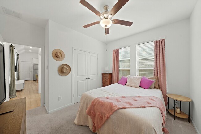 Building Photo - 9405 Vis Fls Trce