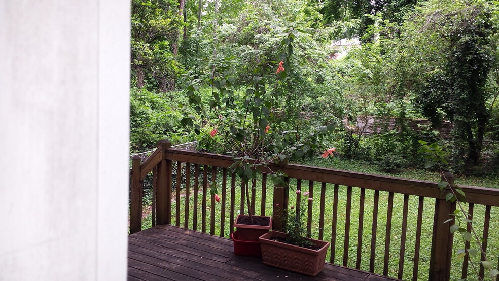 Building Photo - 584 Seminole Ave NE