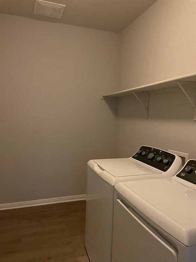 Building Photo - 665 Donegal Ln