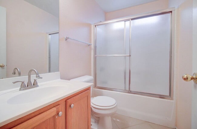 Building Photo - 1350 W Pelican Ct