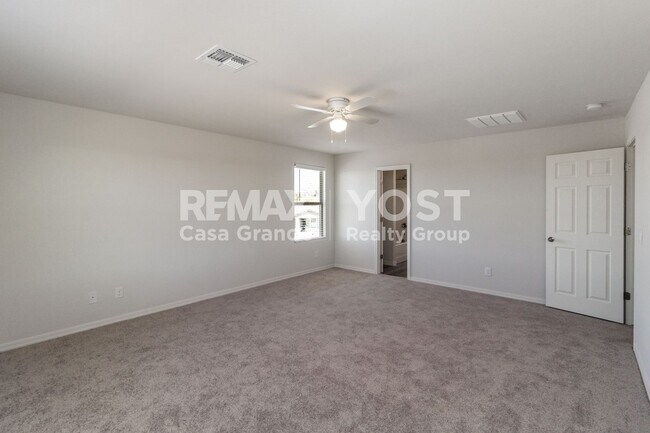 Building Photo - Spacious Two-Story Home with Den & Private Backyard