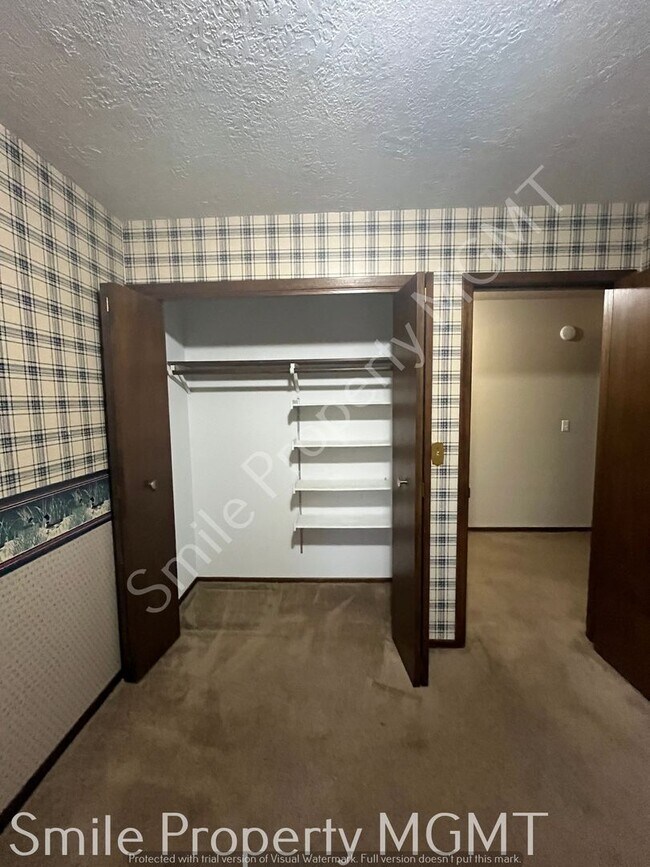 Building Photo - single house