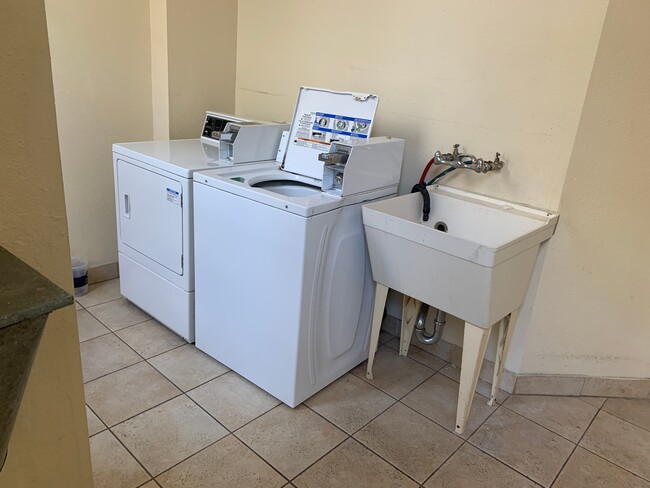 Building Photo - CHINATOWN - Renovated Studio Apartment (1 ...