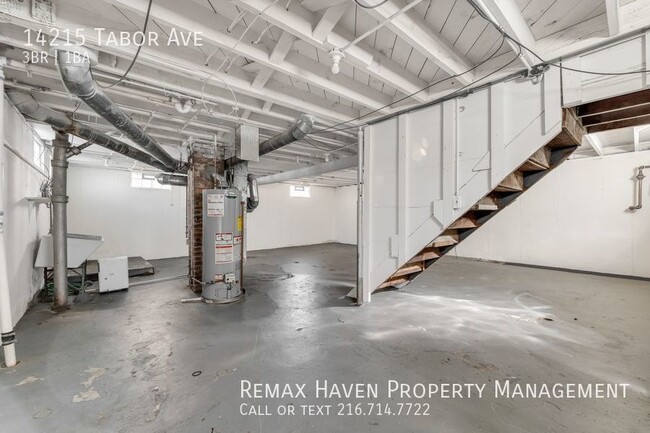 Building Photo - 14215 Tabor Ave, Maple Heights- Spacious 3...
