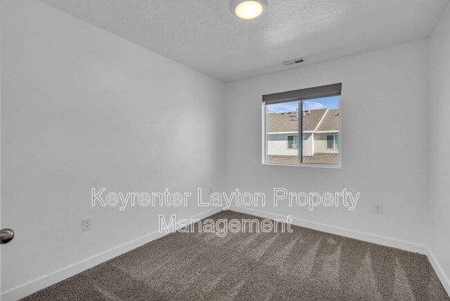 Building Photo - 2786 N Airmen Ave
