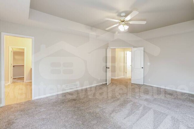 Building Photo - 4 Bed 2.5 Bath Northland Beauty For Rent!
