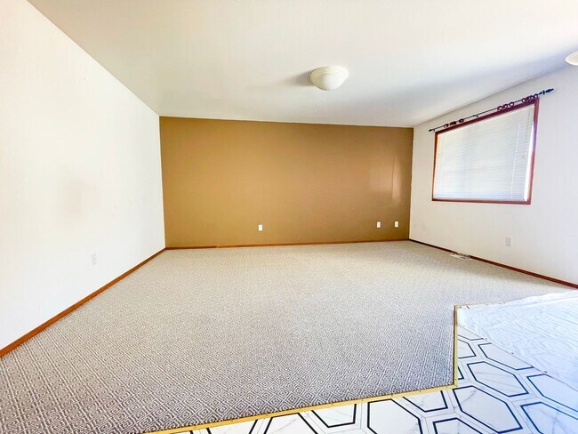 Building Photo - Recently updated Lynnwood Rambler in a quiet cul-de-sac