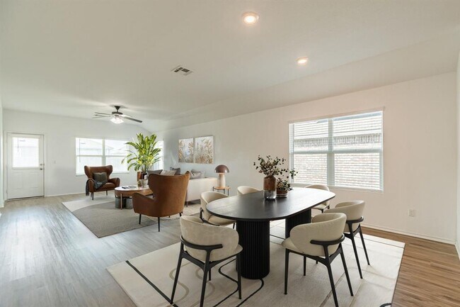 Primary Photo - 341 Escondido Cir