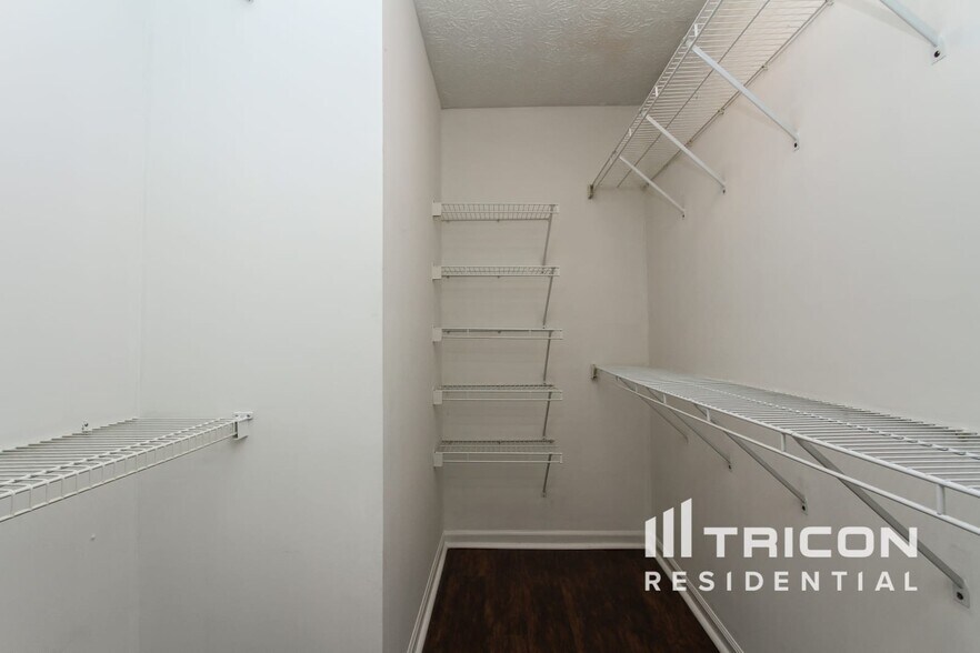 Building Photo - 7540 Crickwood Ln