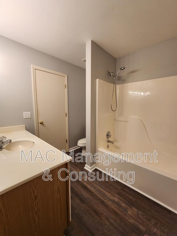 Building Photo - 919 Nottingham Dr