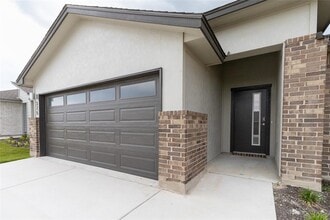 Building Photo - 325 Coda Xing