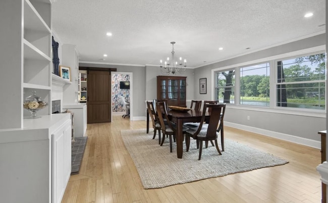 Building Photo - NEW LISTING!!!!!