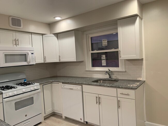 Primary Photo - 216 Hopkins Ave