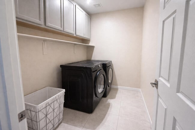 Building Photo - 14515 W Lisbon Ln