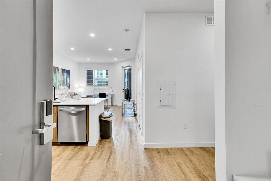 Building Photo - 593 Camino De La Reina