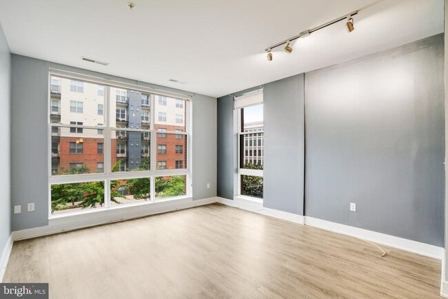 Building Photo - 145 Riverhaven Dr