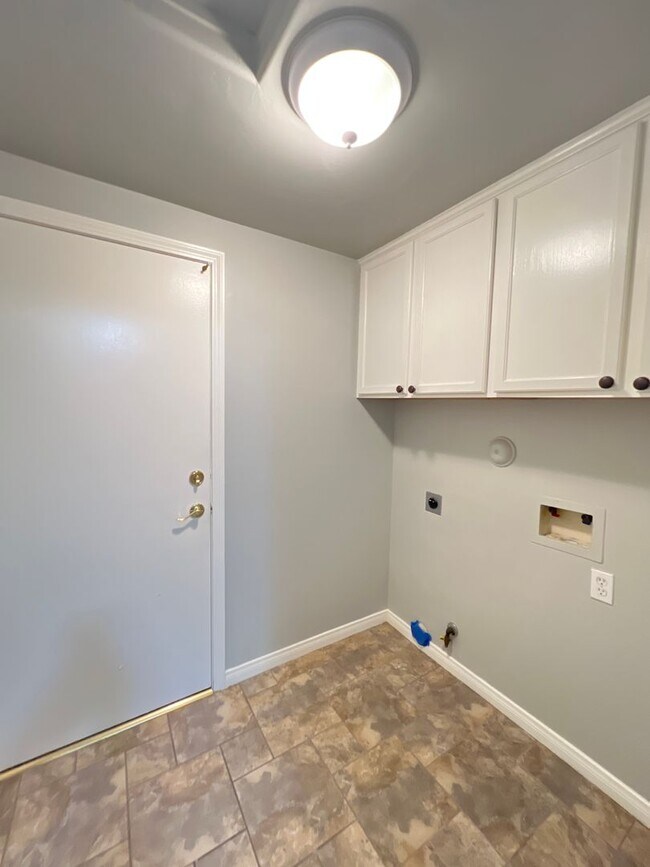 Building Photo - 3006 Tresselwyck Ln
