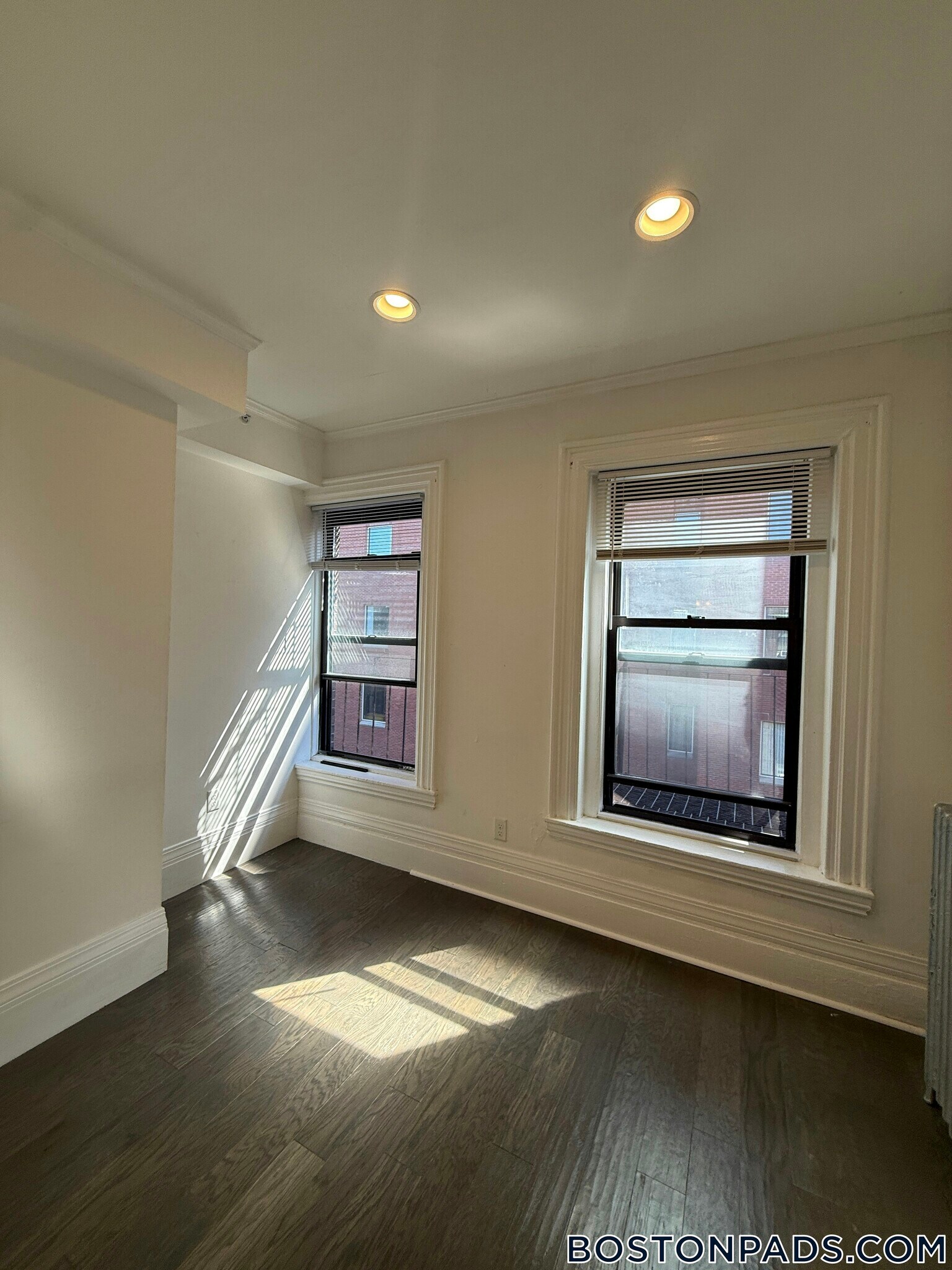 Building Photo - 270 Newbury St