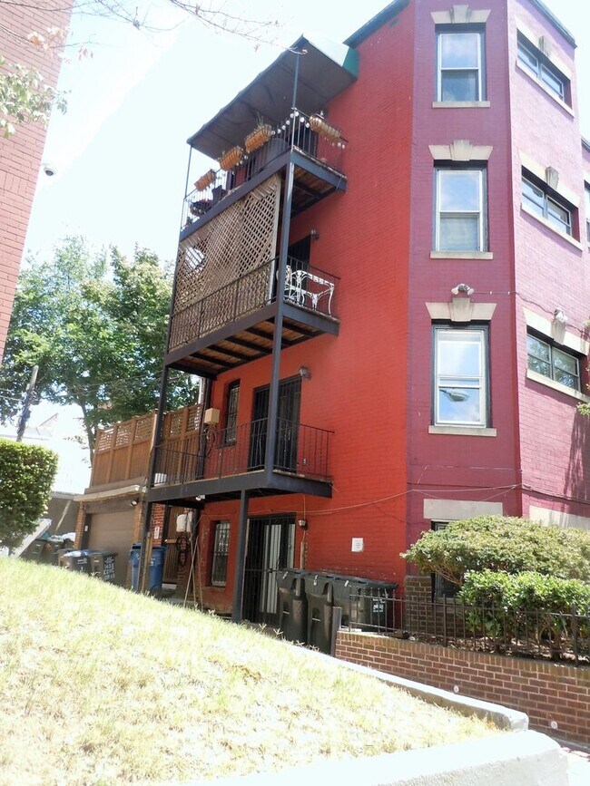 Building Photo - Logan Circle Centrally Located near Dupont...