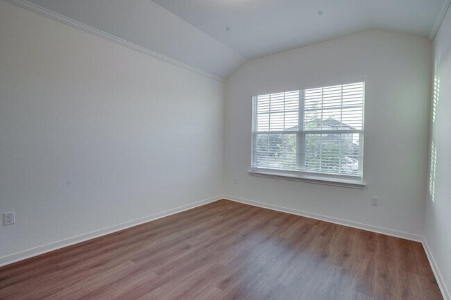 Building Photo - 403 Pentire Way
