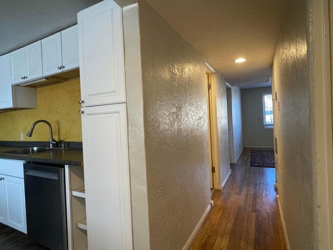 Building Photo - 1817 Cornell Dr SE