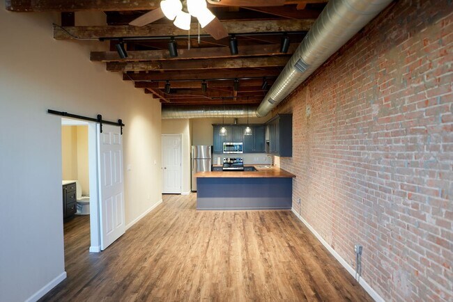 Building Photo - 210 E Washington Ave