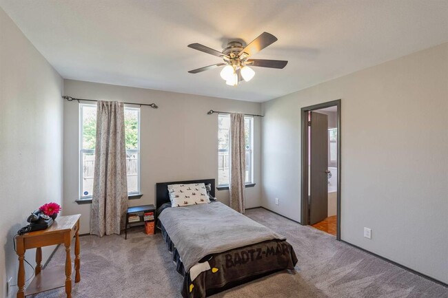 Building Photo - 404 Paige Bend