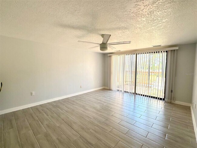 Building Photo - 3031 Willow Green Dr