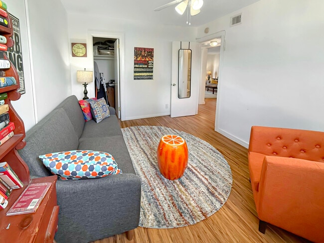 Building Photo - 1500 Crescent Cir