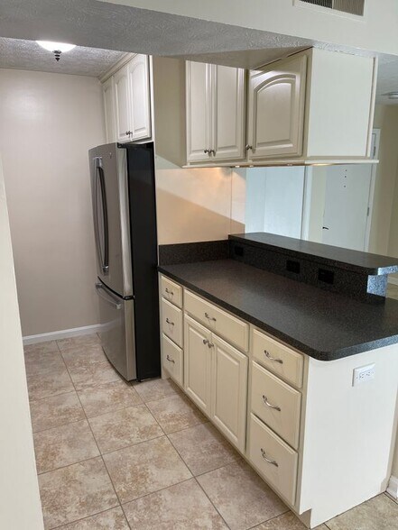 Building Photo - 44755 Woodlake Ct