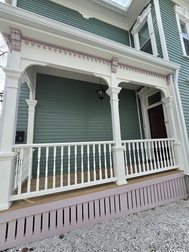 Building Photo - Full Furnished 2 Bed/1 Bath with Utilities Included