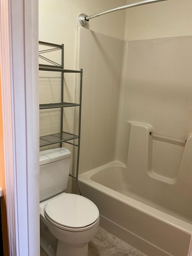 Building Photo - 15 Windsor Ct